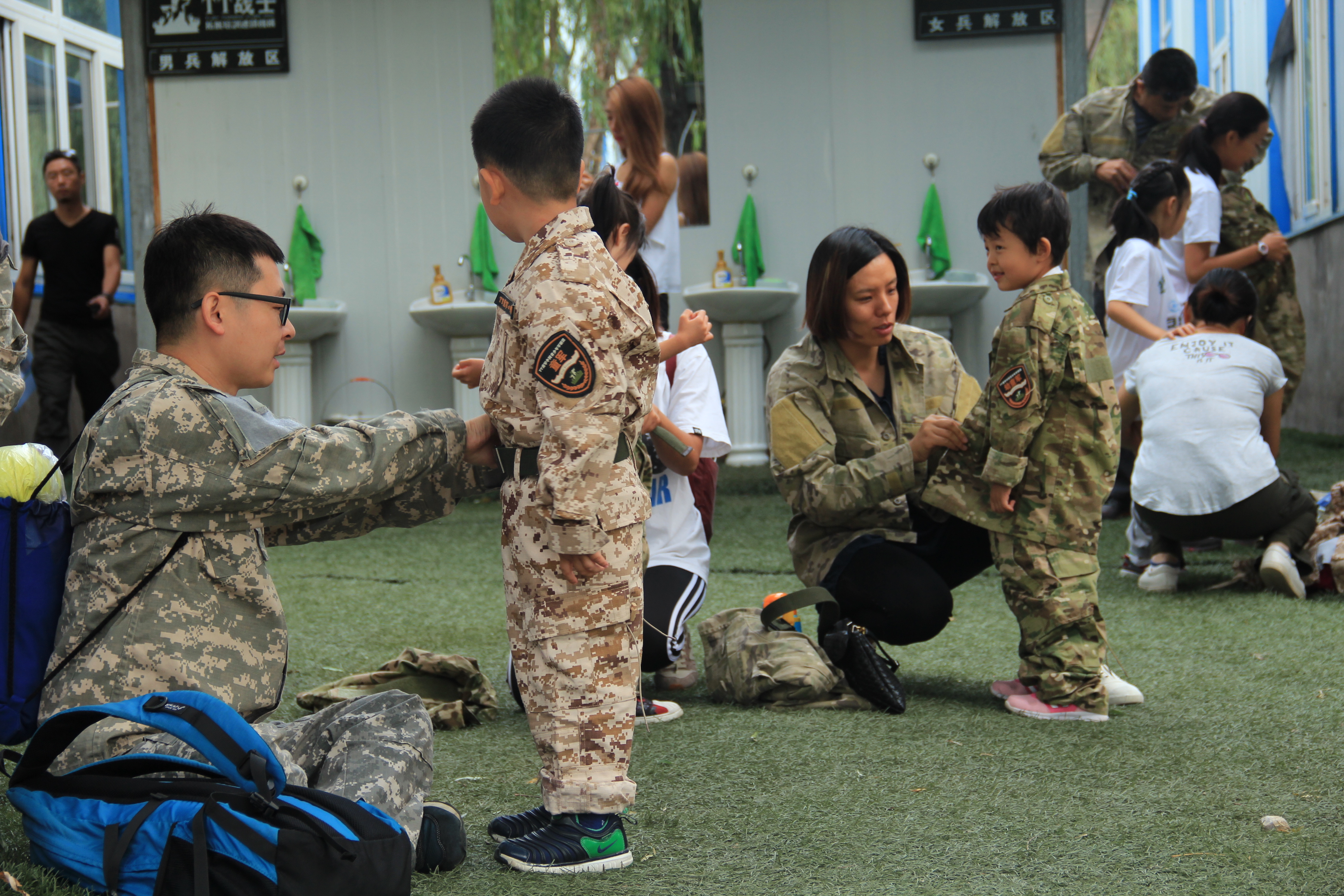 聪明小孩的安全实战演习3,"真枪实弹"的野外生存训练
