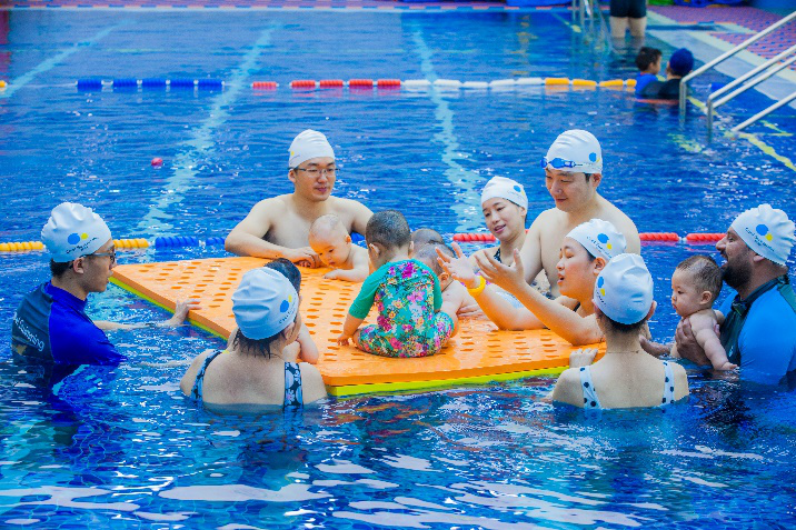 05岁儿童专属泳池开始一场属于宝贝们的泳池狂欢派对吧酷游儿童北辰店
